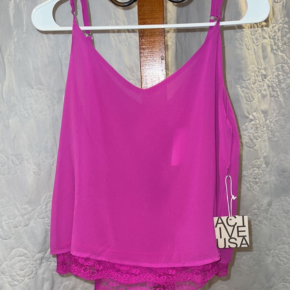 Hot pink cropped tank never worn!! Super cute